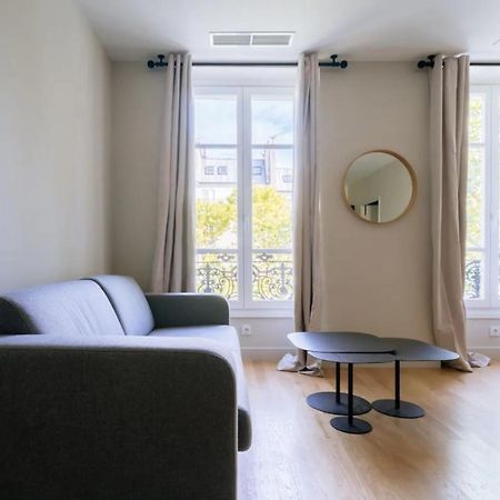 Stylish 2 Bedroom Apartment In Париж Экстерьер фото