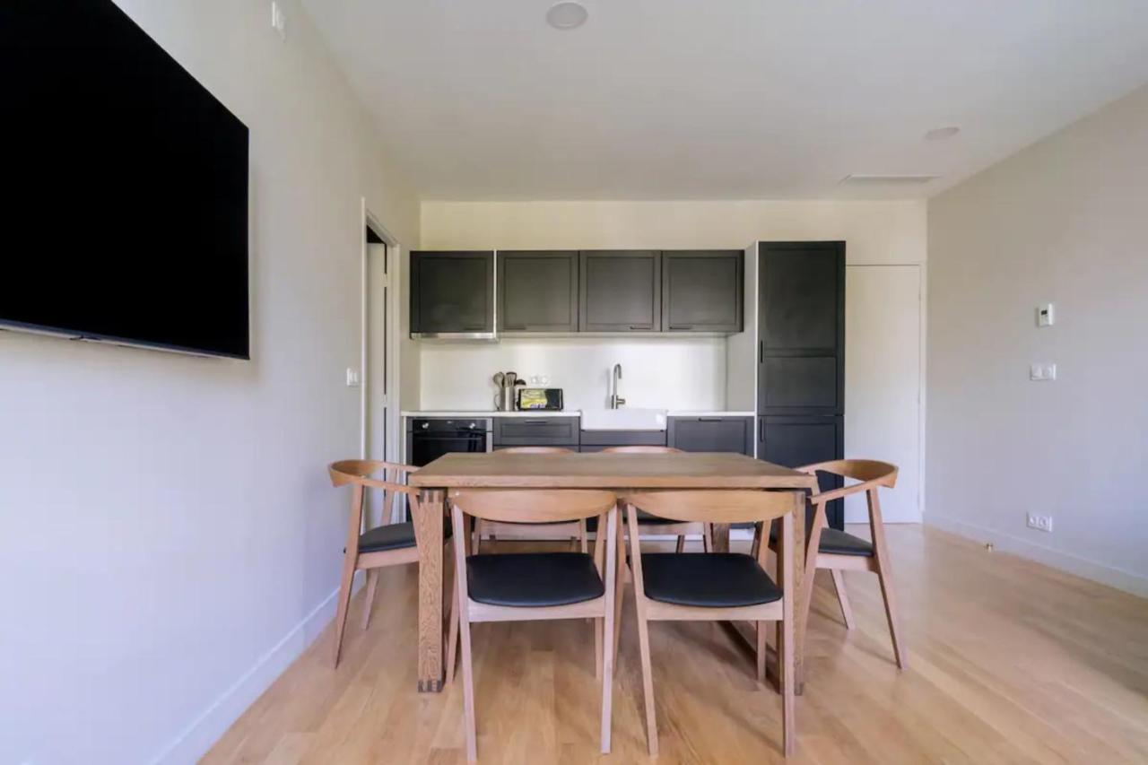 Stylish 2 Bedroom Apartment In Париж Экстерьер фото